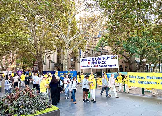 Image for article Sydney, Australie : Les gens admirent l’esprit et le courage de l’Appel du 25 avril
