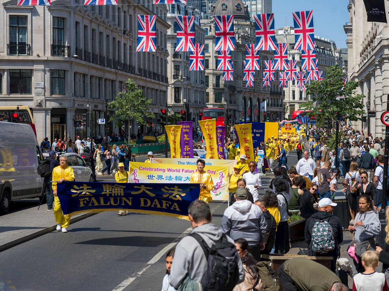 Image for article Royaume-Uni : Un grand défilé et des activités à Londres pour célébrer la Journée mondiale du Falun Dafa.