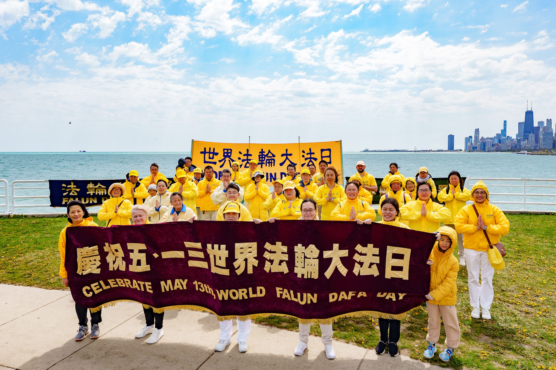 Image for article Texas, É.-U. : Des gens s’informent sur le Falun Dafa lors des célébrations de la Journée mondiale du Falun Dafa à Houston