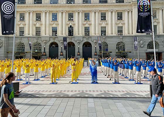 Image for article Auckland, Nouvelle-Zélande : Les pratiquants organisent un rassemblement pour célébrer la Journée mondiale du Falun Dafa
