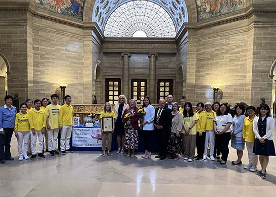 Image for article Missouri, États-Unis : La journée mondiale du Falun Dafa célébrée au Capitole de l’État