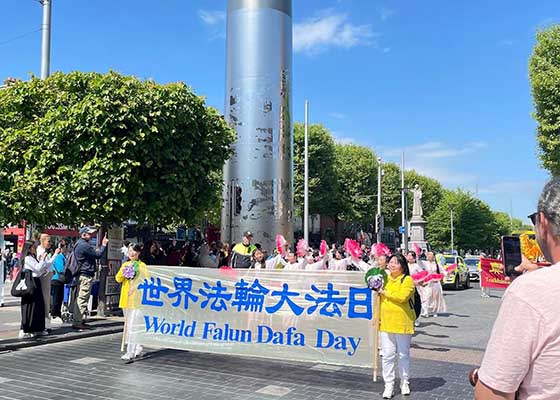 Image for article Irlande : Des activités à Dublin pour célébrer la journée mondiale du Falun Dafa