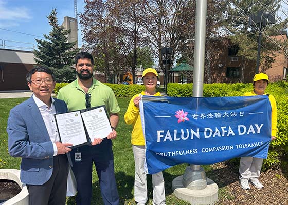 Image for article Canada : Le maire de Cornwall publie une déclaration et hisse le drapeau pour célébrer la Journée mondiale du Falun Dafa