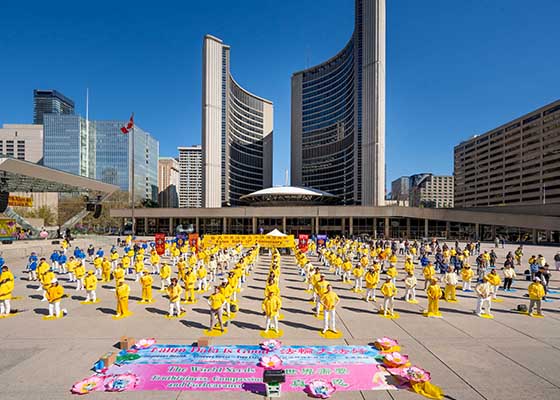 Image for article Canada : Rassemblement et défilé à Toronto pour célébrer la Journée du Falun Dafa (2<SUP>e</SUP> partie)