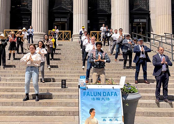 Image for article Répandre Dafa à New York à l’occasion de la Journée mondiale du Falun Dafa et inspirer les gens à l’apprendre