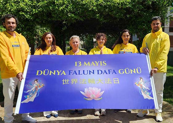 Image for article Turquie : Les pratiquants célèbrent la Journée mondiale du Falun Dafa