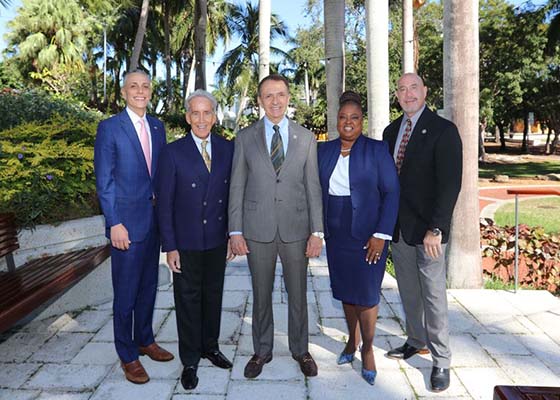Image for article Floride, États-Unis : Le maire émet une proclamation pour célébrer la Journée du Falun Dafa