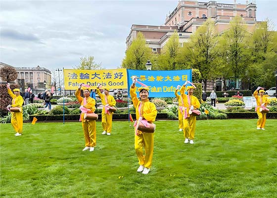 Image for article Suède : Les pratiquants célèbrent la Journée mondiale du Falun Dafa et témoignent leur reconnaissance envers le Maître
