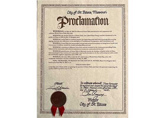 Image for article Missouri, États-Unis : Le maire de St. Peters publie une proclamation pour marquer la Journée mondiale du Falun Dafa