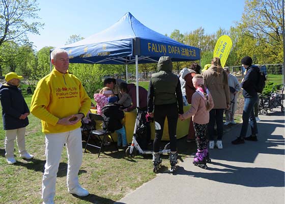 Image for article Lettonie : Célébrer la Journée mondiale du Falun Dafa à Riga