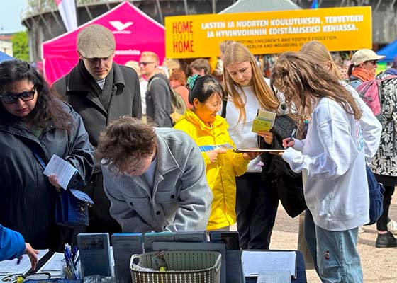 Image for article Helsinki, Finlande : Sensibilisation à la persécution du Falun Gong par la Chine au « World Village Festival »