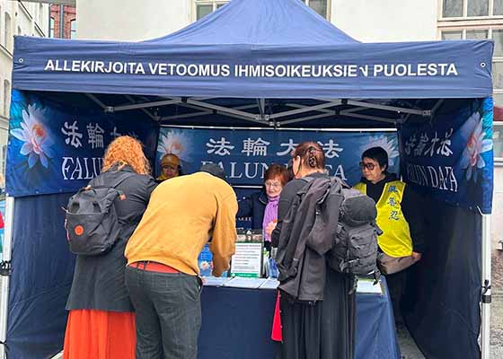 Image for article Les pratiquants de Falun Dafa répandent la vérité dans la troisième plus grande ville de Finlande