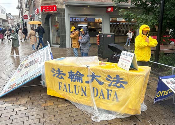 Image for article Tilburg, Pays-Bas : Signature pour une pétition pour mettre fin au prélèvement forcé d’organes sur les pratiquants de Falun Dafa en Chine