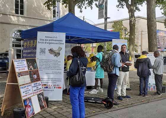 Image for article Présentation du Falun Dafa à La Roche-sur-Yon dans l’ouest de la France