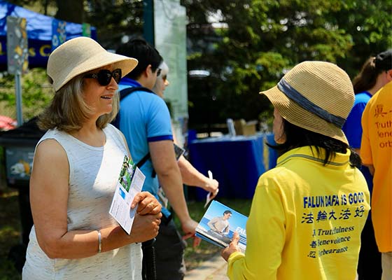 Image for article Ottawa, Canada : Promotion du Falun Dafa lors d’activités culturelles estivales