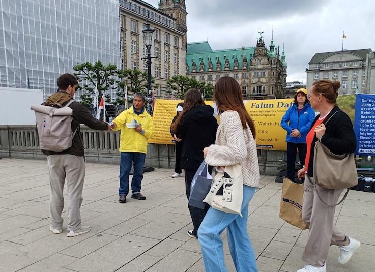 Image for article Allemagne : Présentation du Falun Dafa à Hambourg