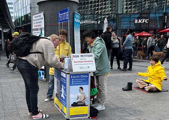 Image for article Lors du sommet de l’OTAN aux Pays-Bas, les pratiquants de Falun Gong attirent l’attention sur la persécution actuelle