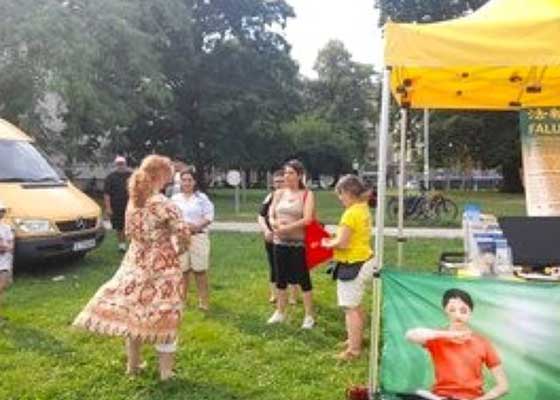 Image for article Aix-la-Chapelle, Allemagne : Promouvoir le Falun Dafa lors d’un festival multiculturel