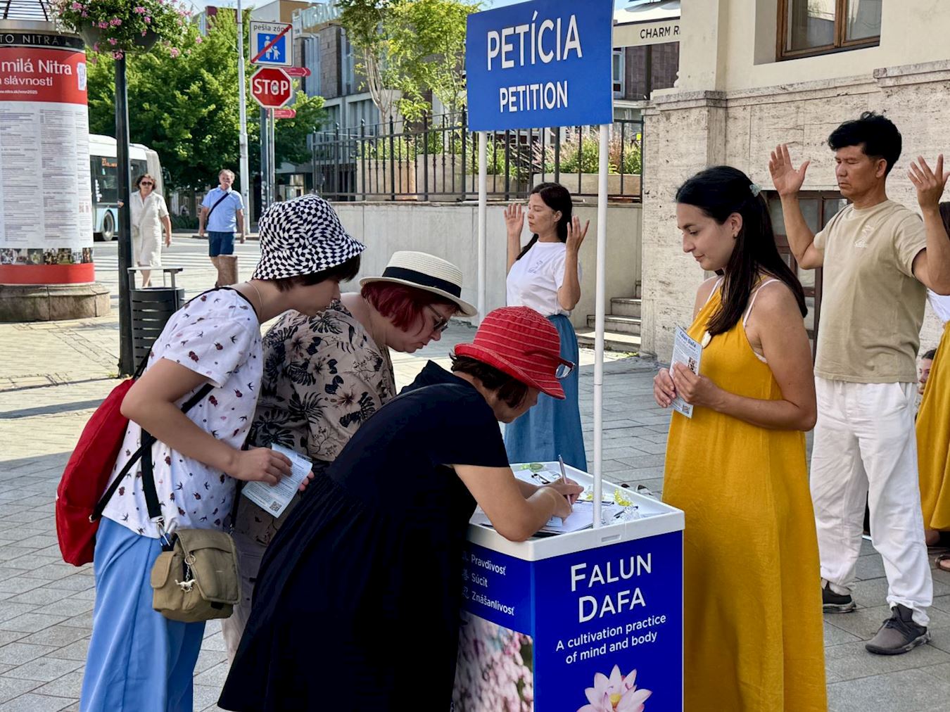 Image for article Slovaquie : Une campagne de pétition obtient du soutien pour le Falun Dafa