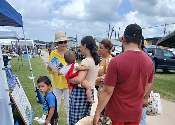 Image for article Texas : Présentation du Falun Dafa lors d’un marché aux puces populaire à Canton