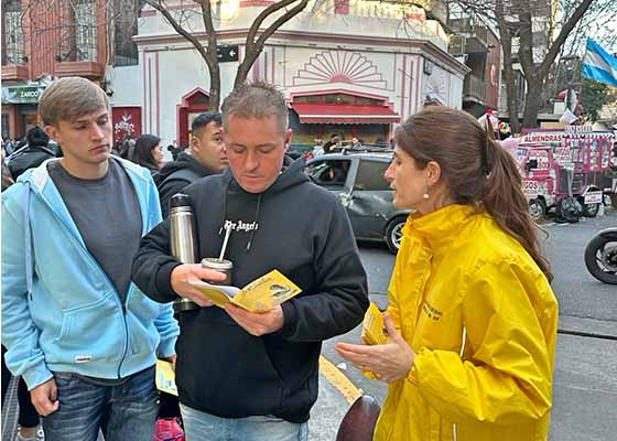 Image for article Argentine : Le public soutient les efforts des pratiquants pour protester contre les vingt-six ans de persécution en Chine