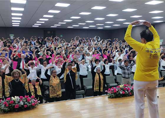 Image for article Mexique : Présentation du Falun Dafa lors d’une célébration à Mexico