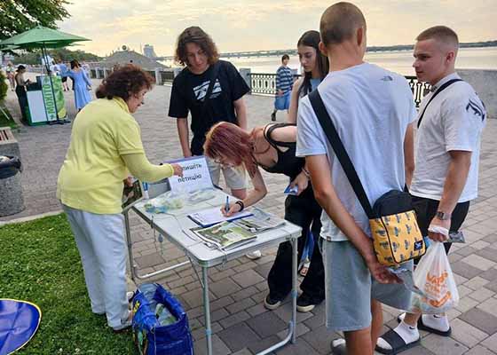 Image for article Ukraine : Le public fait l’éloge du Falun Dafa lors d’une activité à Dnipro