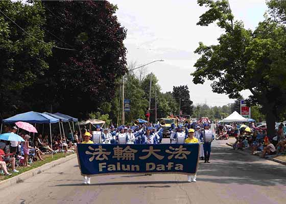Image for article État de New York : La fanfare canadienne du Tian Guo Marching Band participe au Festival international de la voie maritime et est très appréciée
