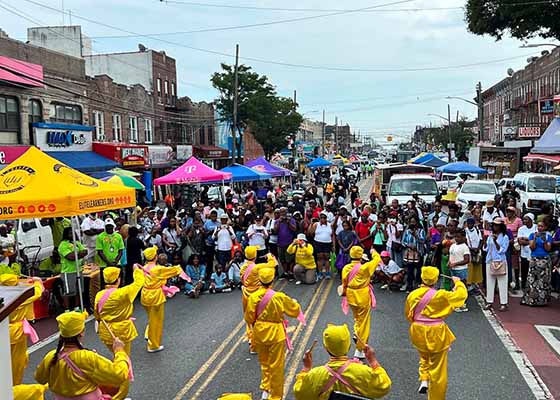 Image for article New York : Présenter le Falun Dafa lors du Défilé annuel pour l’unité de Brooklyn et la communauté