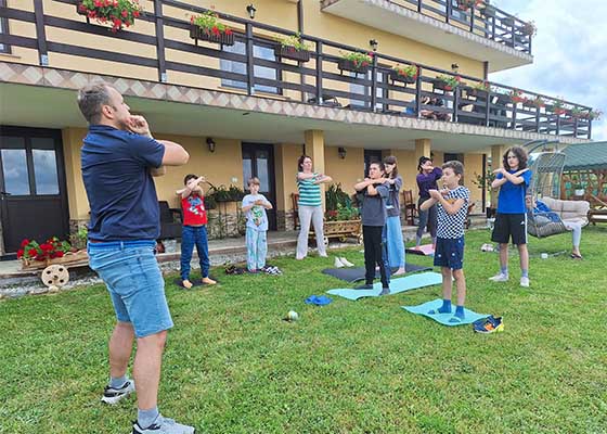 Image for article Roumanie : Parents et enfants profitent d’un environnement positif et stimulant lors du premier camp d’été Minghui