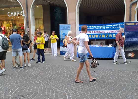 Image for article Italie : Des activités organisées dans tout le pays lancent un appel à l’aide pour mettre fin à la persécution des pratiquants de Falun Dafa en Chine