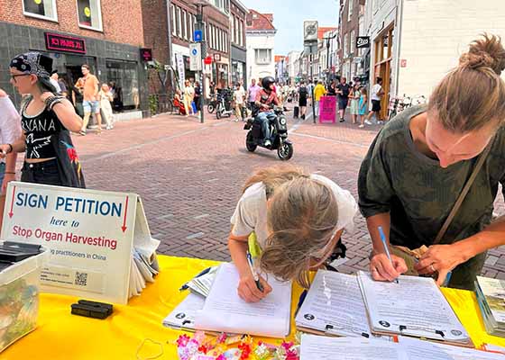Image for article Pays-Bas : Journée d’information sur le Falun Dafa à Amersfoort