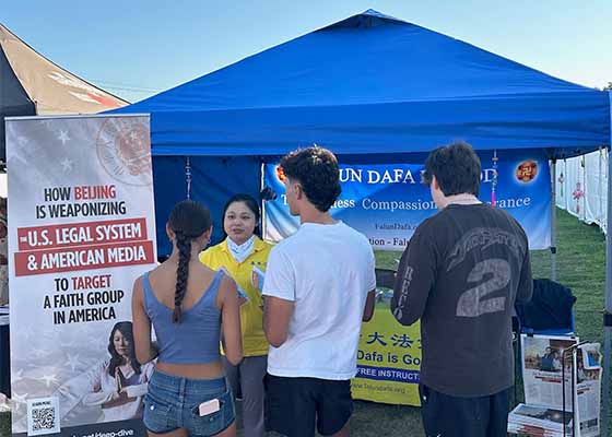 Image for article New Jersey, États-Unis : Les visiteurs soutiennent le Falun Dafa à la foire d’État
