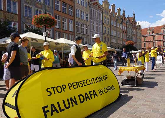 Image for article Présenter le Falun Dafa dans une ville portuaire du nord de la Pologne