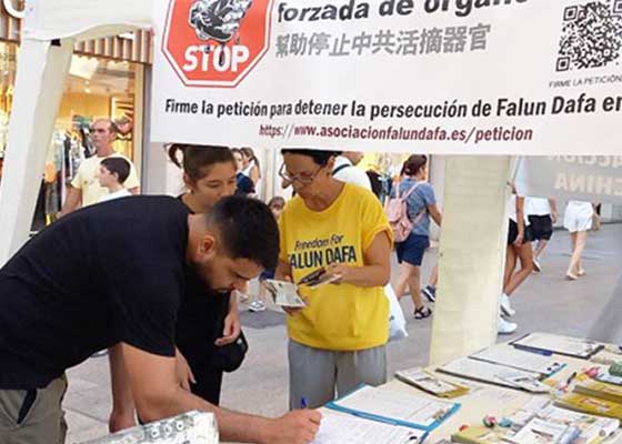 Image for article Espagne : Sensibilisation au Falun Dafa dans la ville touristique de Lleida
