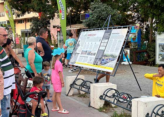 Image for article Les Roumains soutiennent Authenticité-Bienveillance-Tolérance lors d’activités pour présenter le Falun Dafa