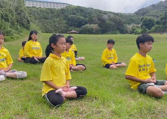 Image for article Japon : De jeunes pratiquants participent au camp d’été Minghui