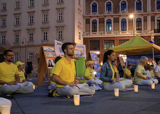 Image for article Autriche : Des personnes soutiennent le Falun Gong lors d’activités d’information sur la persécution