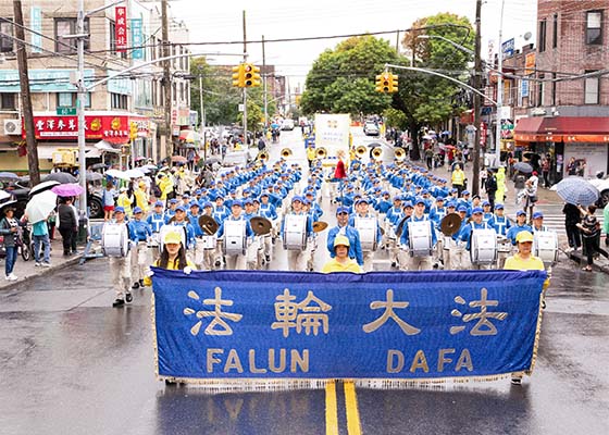 Image for article New York : Un grand défilé organisé à Brooklyn pour remercier la Chambre des représentants américaine d’avoir adopté la Loi sur la protection du Falun Gong