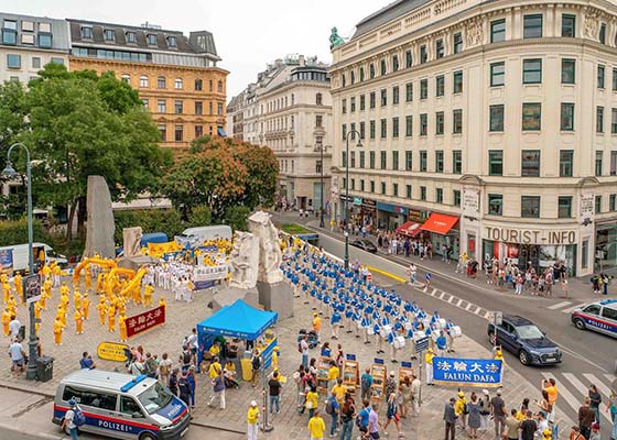 Image for article Autriche : Un rassemblement et un défilé organisés à Vienne pour sensibiliser le public à la persécution du Falun Dafa