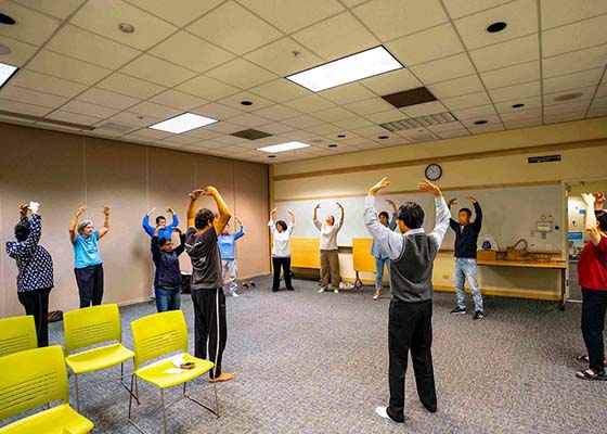 Image for article Fremont, Californie : Les gens font l’éloge du Falun Dafa après une séance gratuite de pratique des exercices