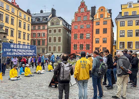 Image for article Suède : Le public soutient le Falun Dafa