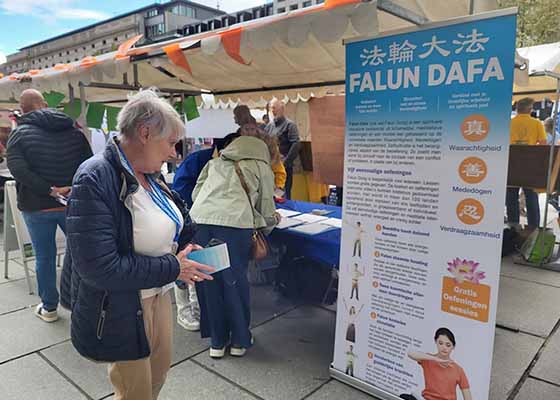 Image for article Gand, Belgique : Des citoyens signent une pétition appelant à mettre fin à la persécution du Falun Dafa par le régime communiste chinois