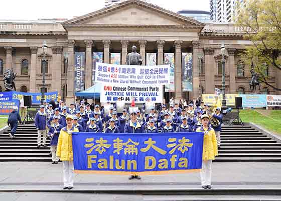 Image for article Melbourne, Australie : Un rassemblement rend hommage aux 450 millions de personnes qui ont démissionné du PCC