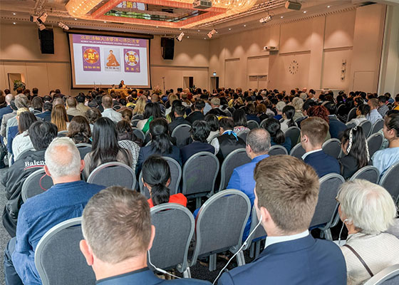 Image for article Suède : Lors de la Conférence de partages d’expériences du Falun Dafa 2025, les pratiquants réfléchissent sur leur cultivation