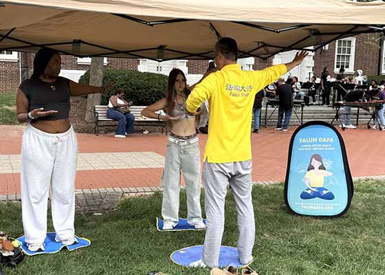Image for article Delaware, États-Unis : Présentation du Falun Dafa lors de la journée communautaire de Newark