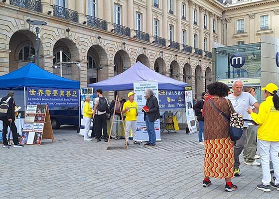 Image for article France : Présentation du Falun Dafa et collecte de signatures pour demander la fin de la persécution