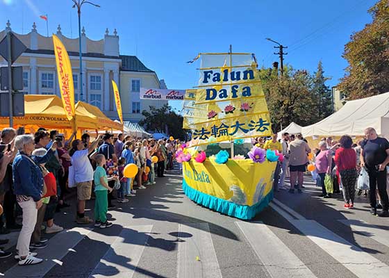 Image for article Pologne : Le principe du Falun Dafa salué lors de la Fête des récoltes