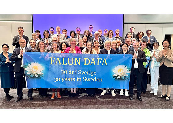 Image for article Suède : Les participants à la Conférence nordique de partage d’expériences remercient le Maître d’avoir introduit le Falun Dafa en Europe