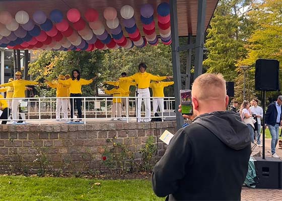 Image for article Pays-Bas : Présentation du Falun Dafa lors de la Journée de Roosendaal